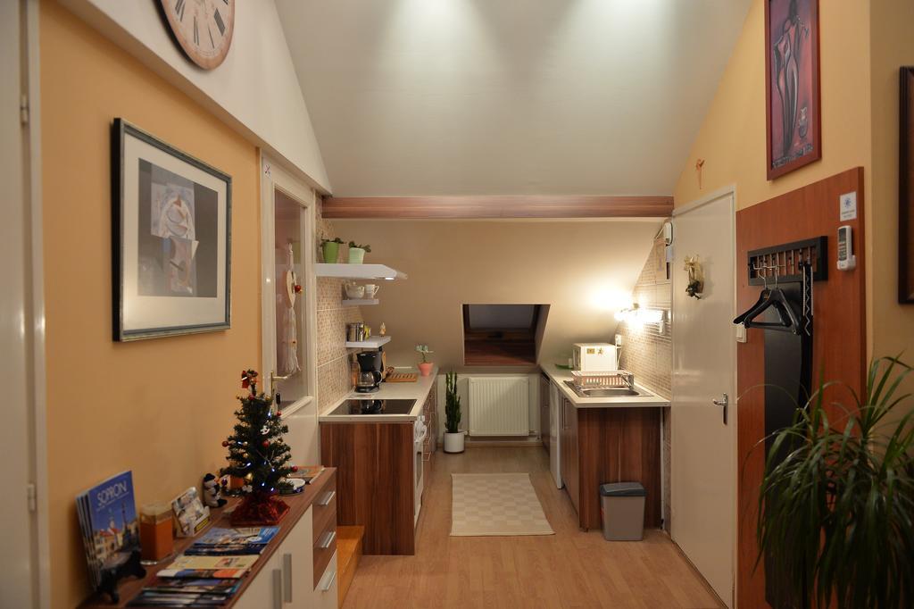 Sopron Eszter Apartman Quarto foto